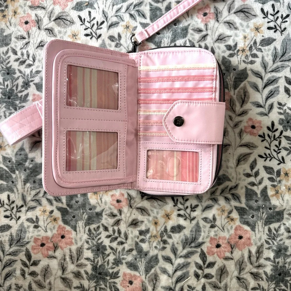Lug Wallet NWOT - Picture 3 of 5